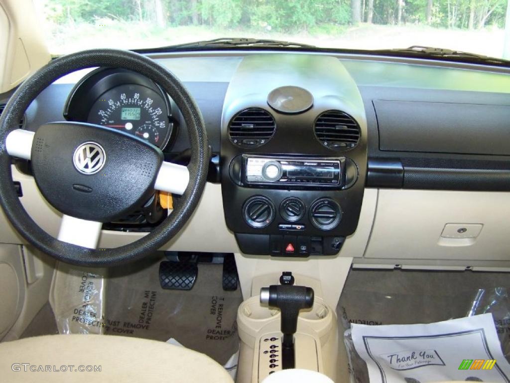 2002 Volkswagen New Beetle GLS Coupe Cream Beige Dashboard Photo #48234573