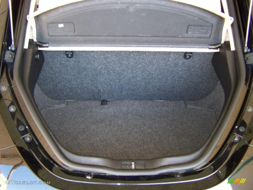 2002 Volkswagen New Beetle GLS Coupe Trunk Photo #48234801