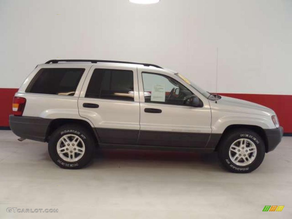 2004 Grand Cherokee Laredo - Bright Silver Metallic / Dark Slate Gray photo #2