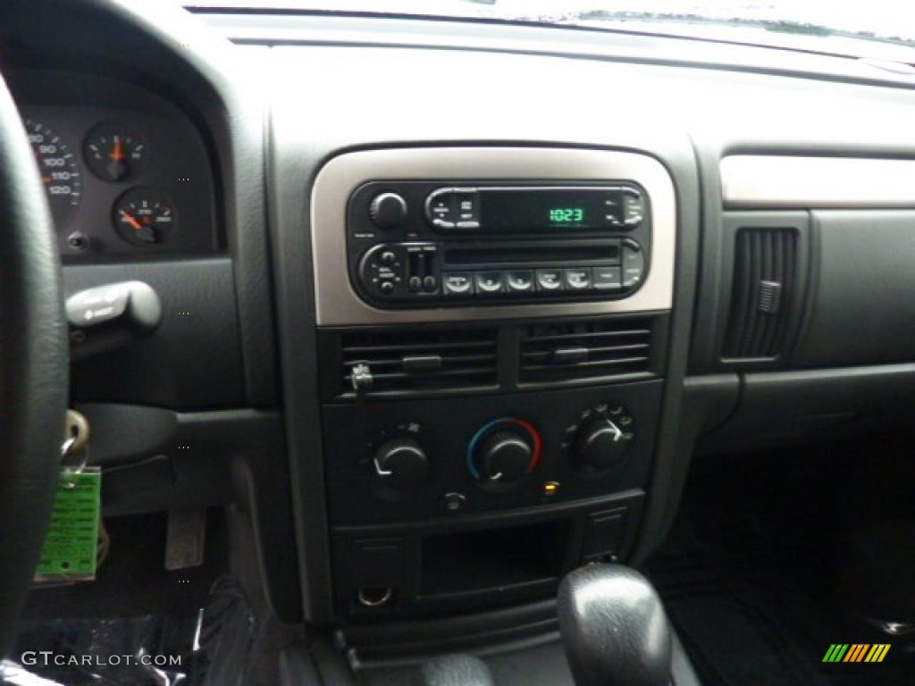 2004 Grand Cherokee Laredo 4x4 - Inferno Red Pearl / Dark Slate Gray photo #23