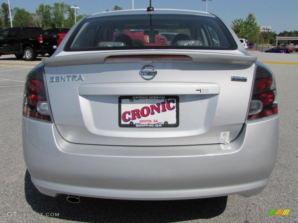 2011 Sentra 2.0 SR - Brilliant Silver Metallic / Charcoal photo #4