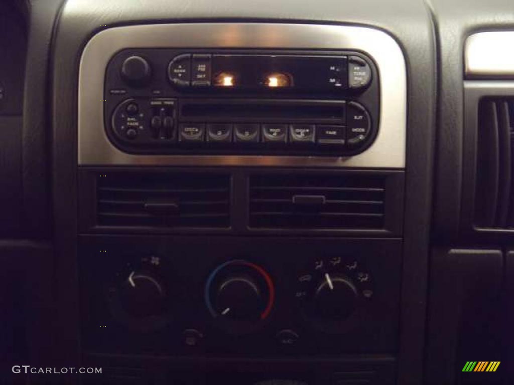 2004 Grand Cherokee Laredo - Bright Silver Metallic / Dark Slate Gray photo #12