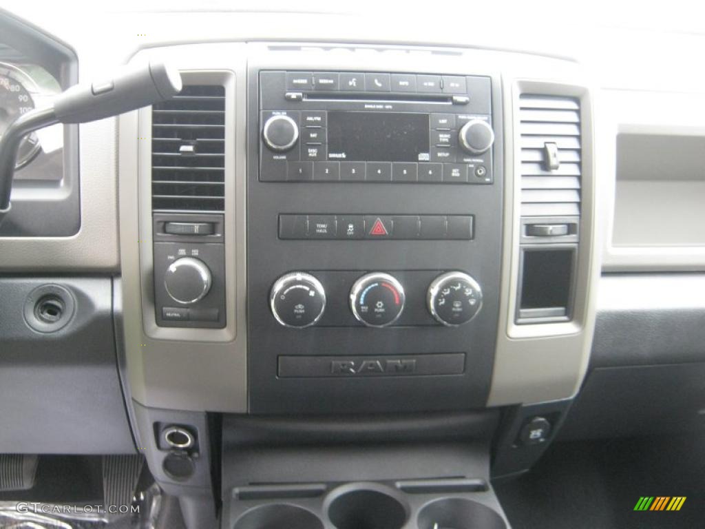 2011 Ram 1500 ST Quad Cab 4x4 - Mineral Gray Metallic / Dark Slate Gray/Medium Graystone photo #8