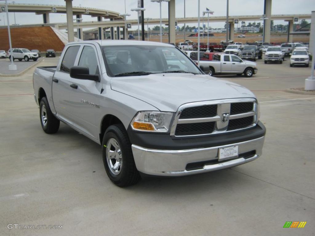 2011 Ram 1500 ST Crew Cab 4x4 - Bright Silver Metallic / Dark Slate Gray/Medium Graystone photo #7