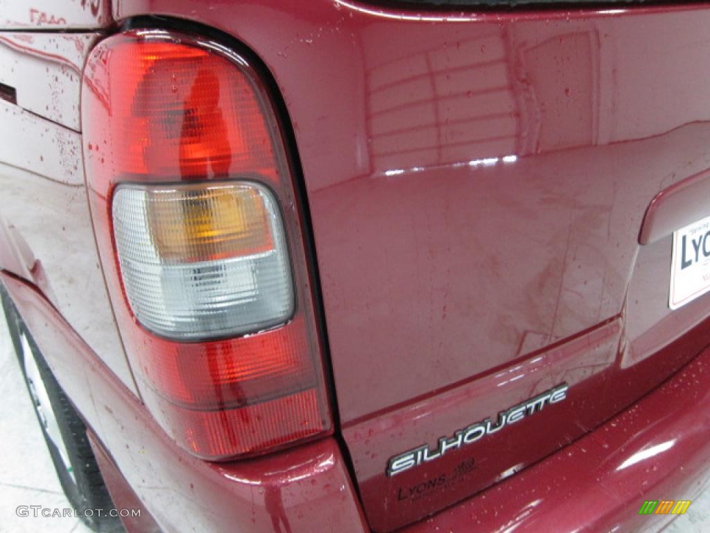 2004 Silhouette GL - Sport Red / Beige photo #12