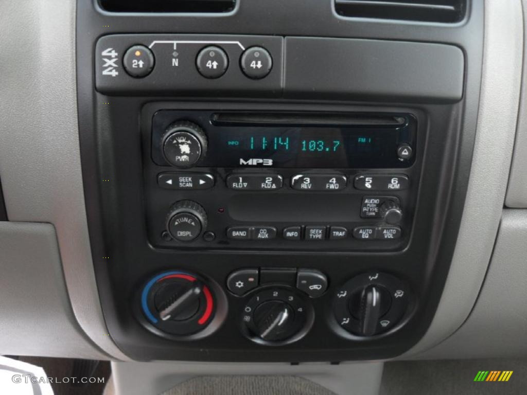 2005 Chevrolet Colorado Z71 Extended Cab 4x4 Controls Photo #48239769