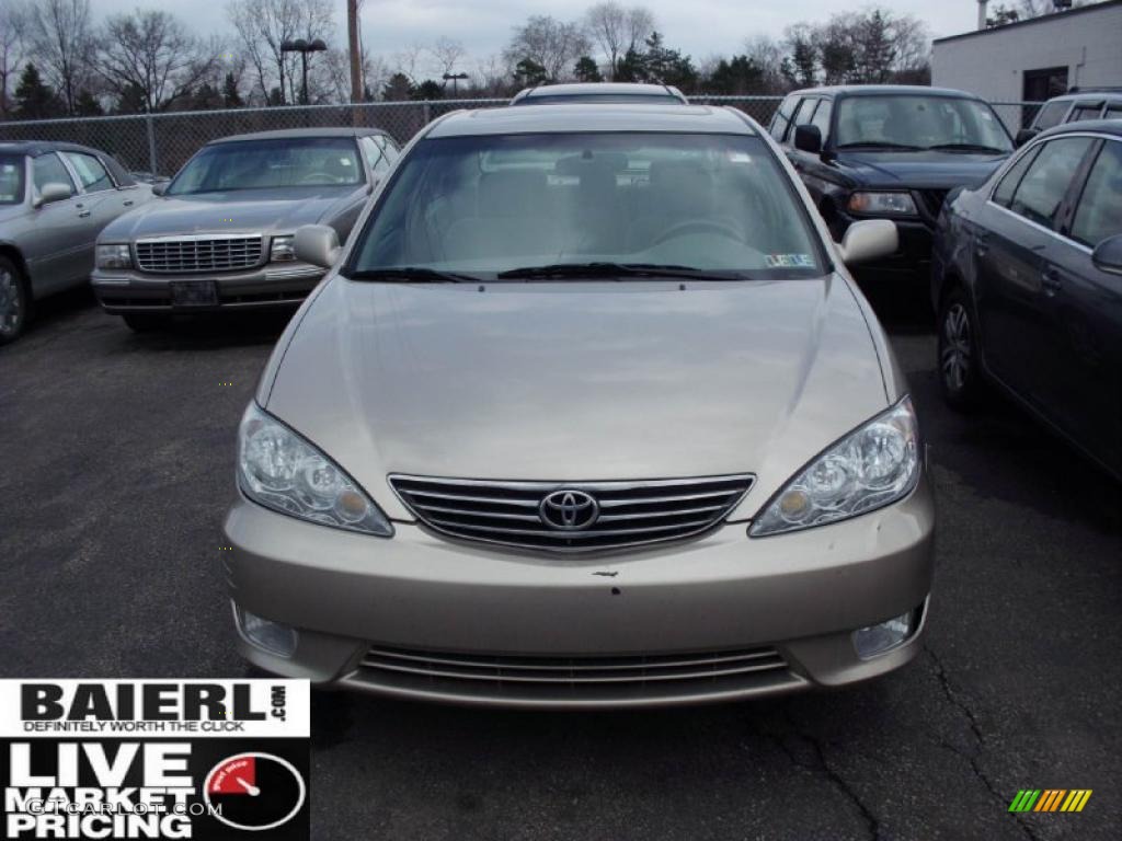 2005 Camry LE - Beige / Taupe photo #2