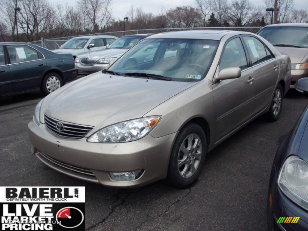 2005 Camry LE - Beige / Taupe photo #3