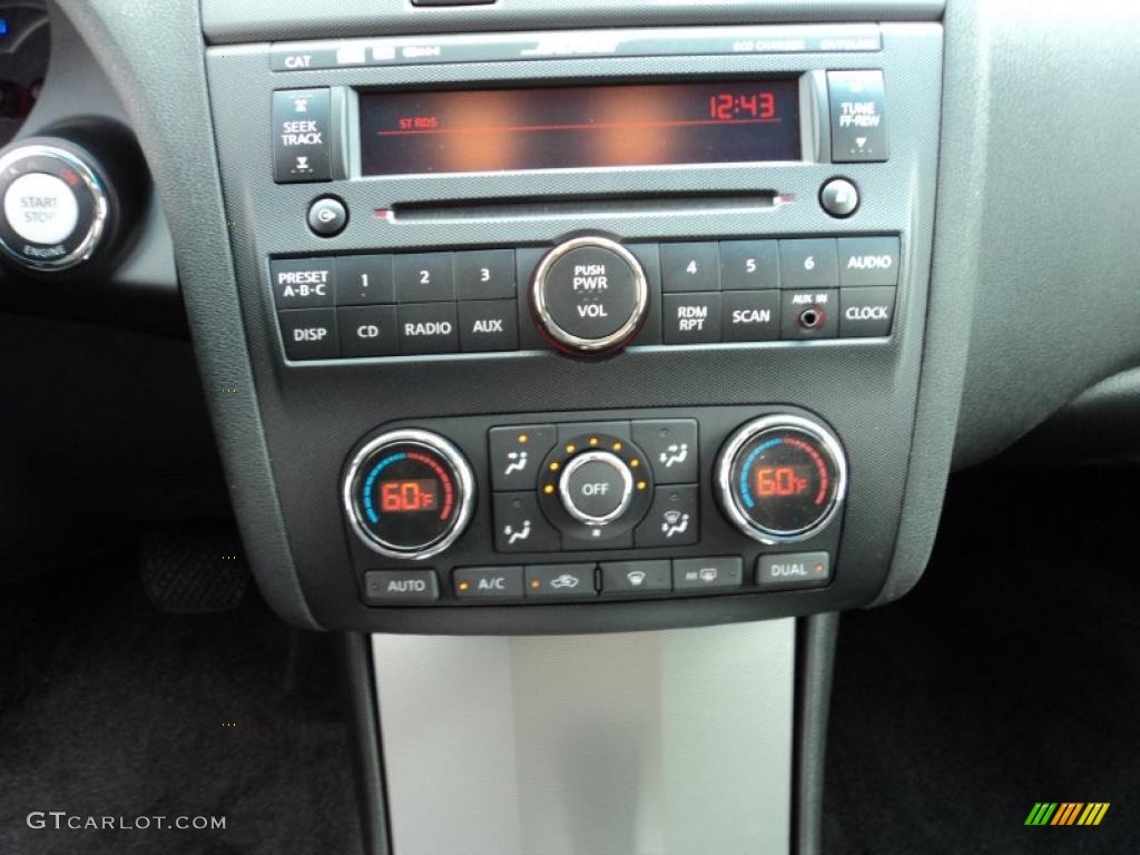 2009 Nissan Altima 3.5 SE Controls Photo #48244488