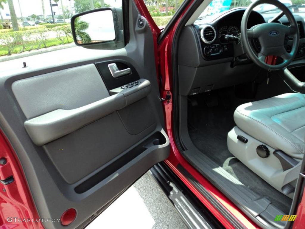 2003 Expedition XLT - Laser Red Tinted Metallic / Flint Grey photo #16