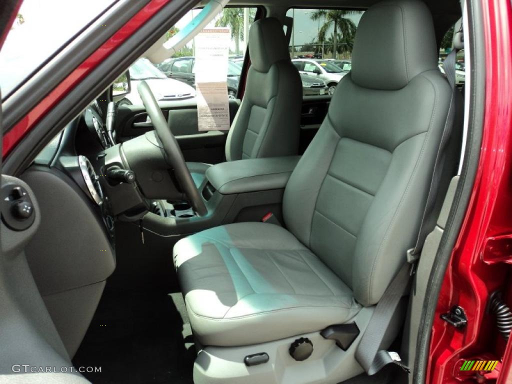 2003 Expedition XLT - Laser Red Tinted Metallic / Flint Grey photo #18