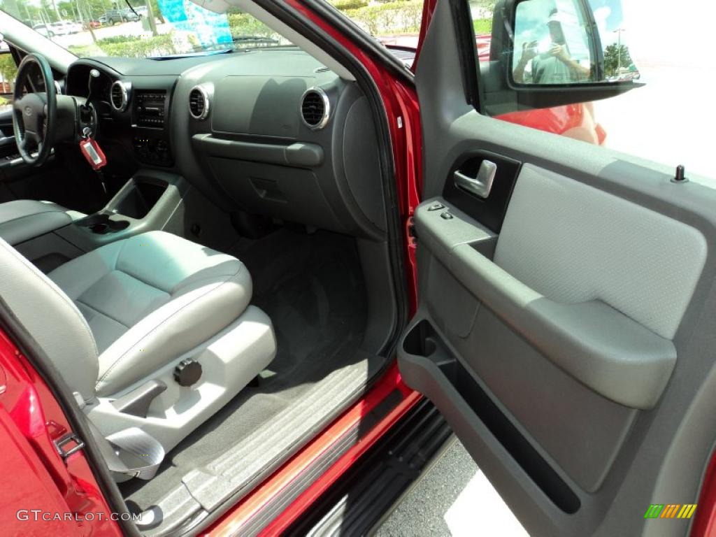 2003 Expedition XLT - Laser Red Tinted Metallic / Flint Grey photo #19