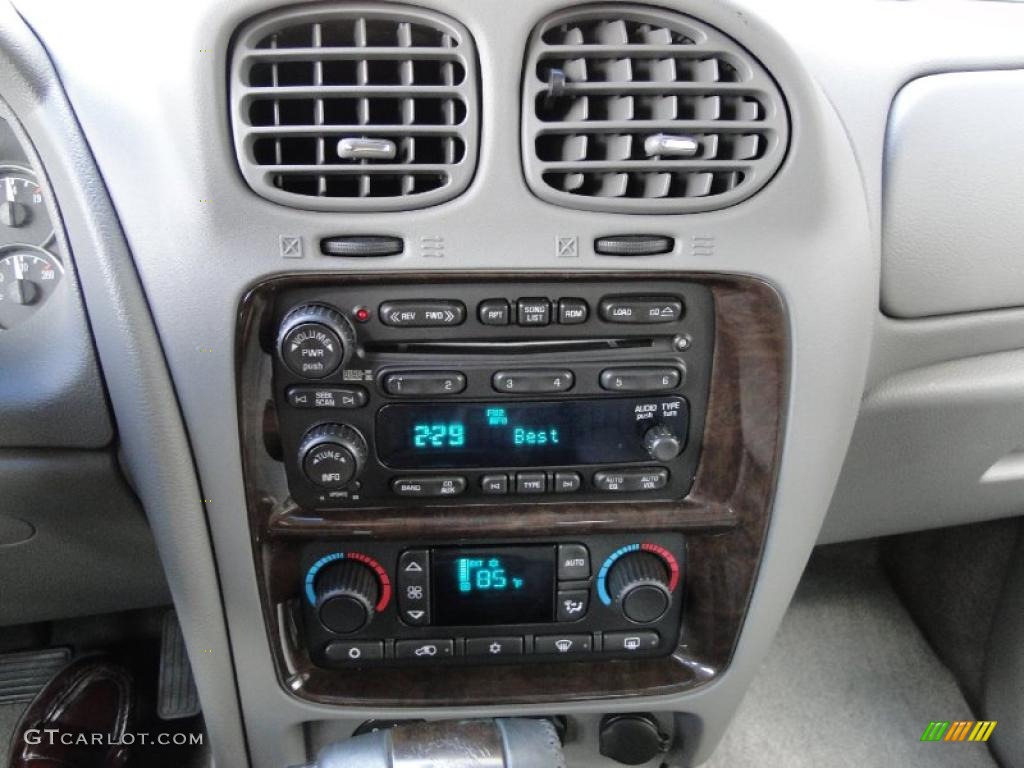 2007 Buick Rainier CXL Controls Photo #48247443