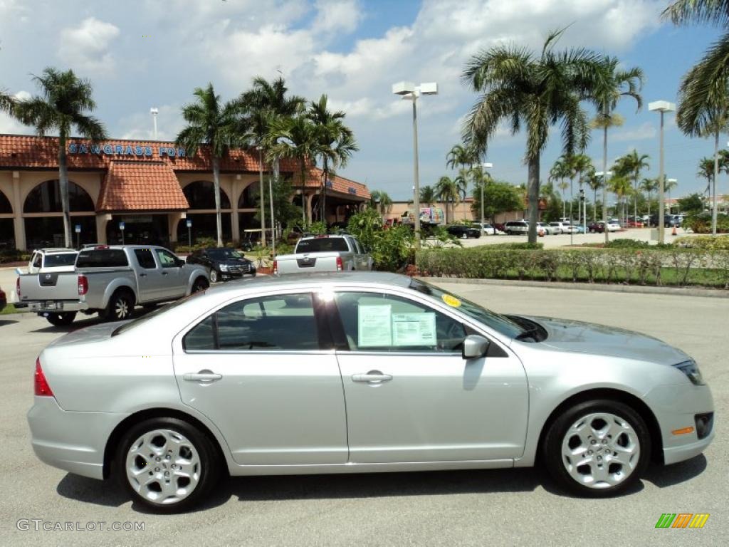 2010 Fusion SE V6 - Brilliant Silver Metallic / Medium Light Stone photo #5