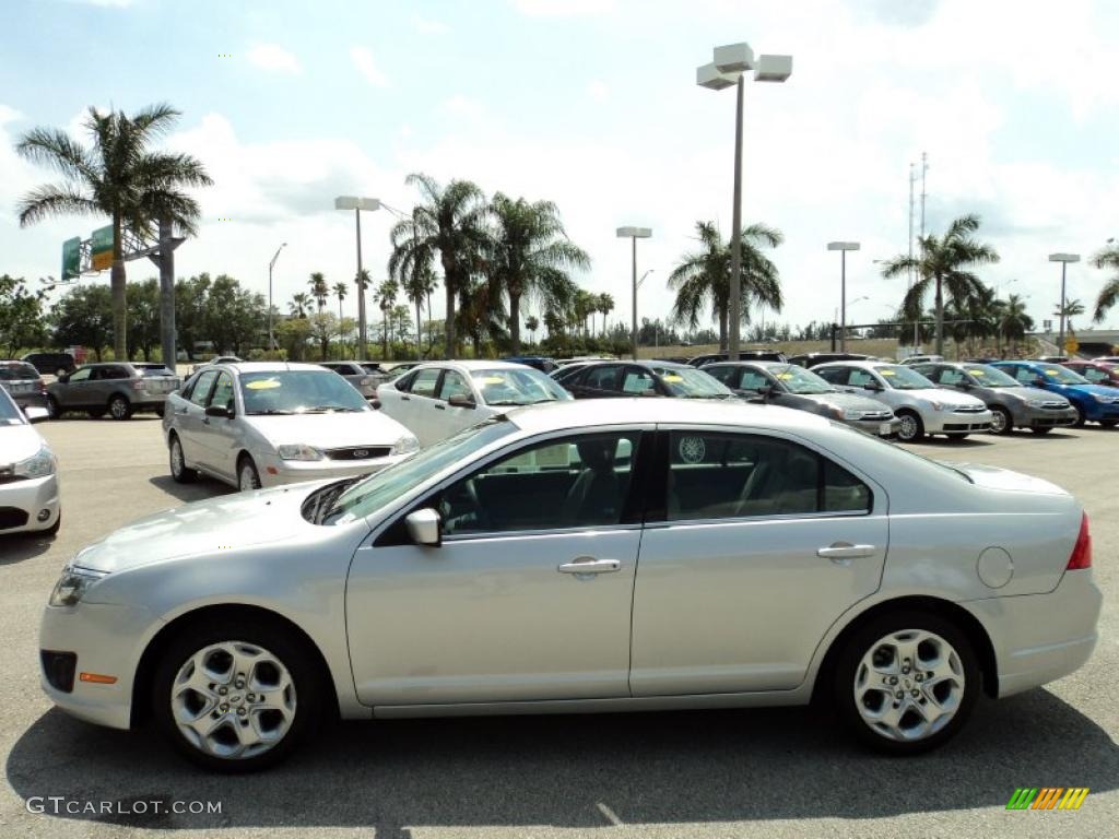 2010 Fusion SE V6 - Brilliant Silver Metallic / Medium Light Stone photo #10