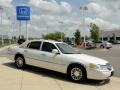 2001 White Pearl Tri Coat Lincoln Town Car Signature  photo #3