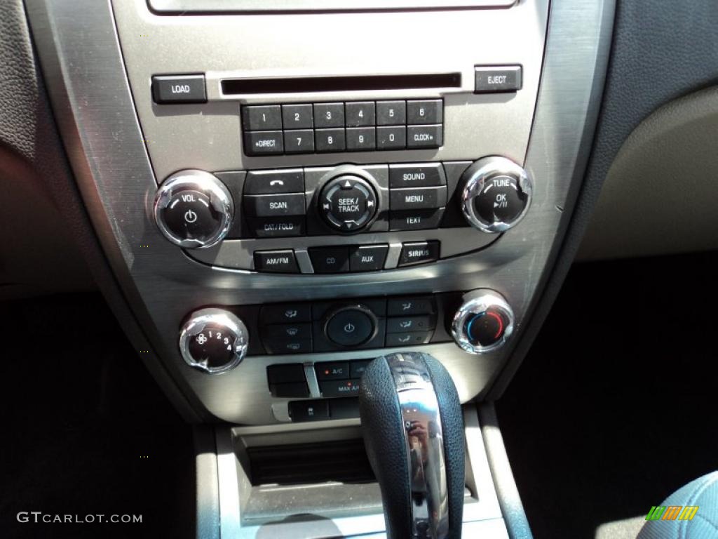 2010 Fusion SE V6 - Brilliant Silver Metallic / Medium Light Stone photo #25