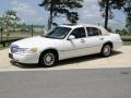 2001 White Pearl Tri Coat Lincoln Town Car Signature  photo #10