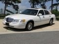 2001 White Pearl Tri Coat Lincoln Town Car Signature  photo #11