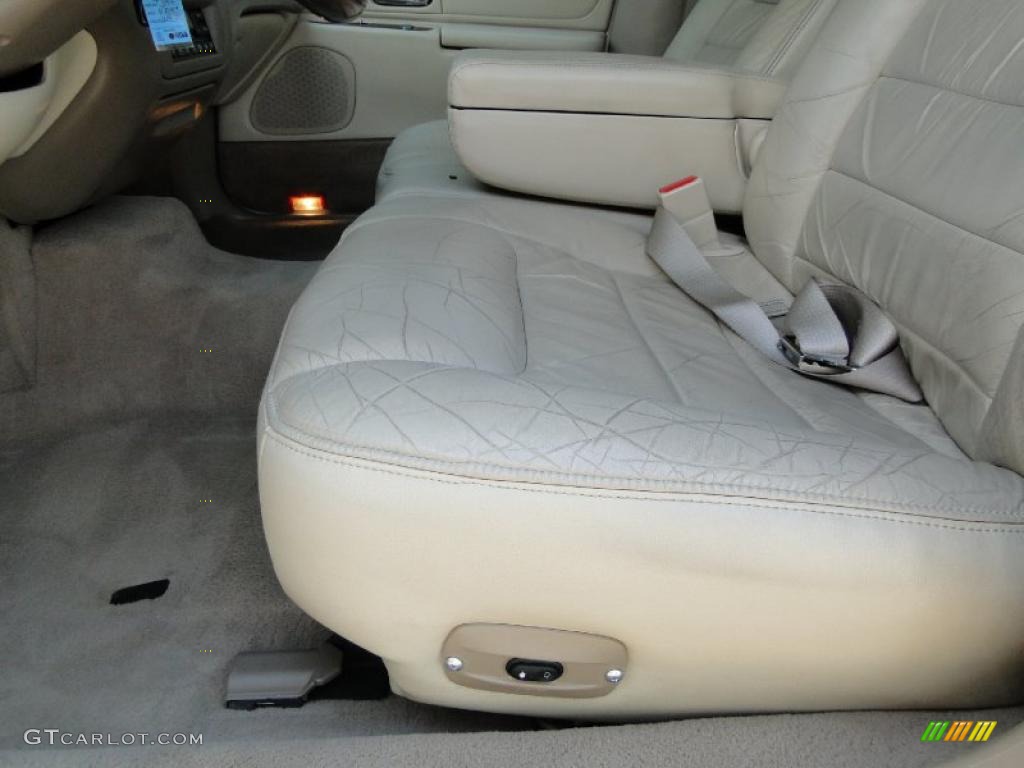 2001 Town Car Signature - White Pearl Tri Coat / Light Parchment photo #15