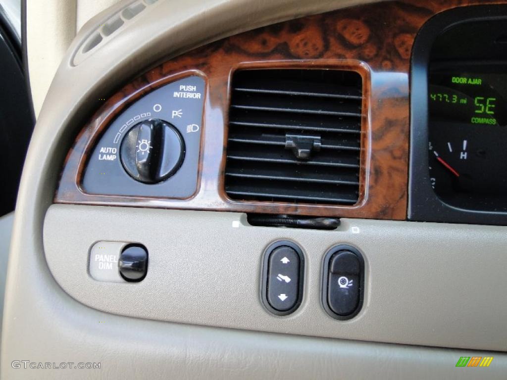 2001 Lincoln Town Car Signature Controls Photo #48247968