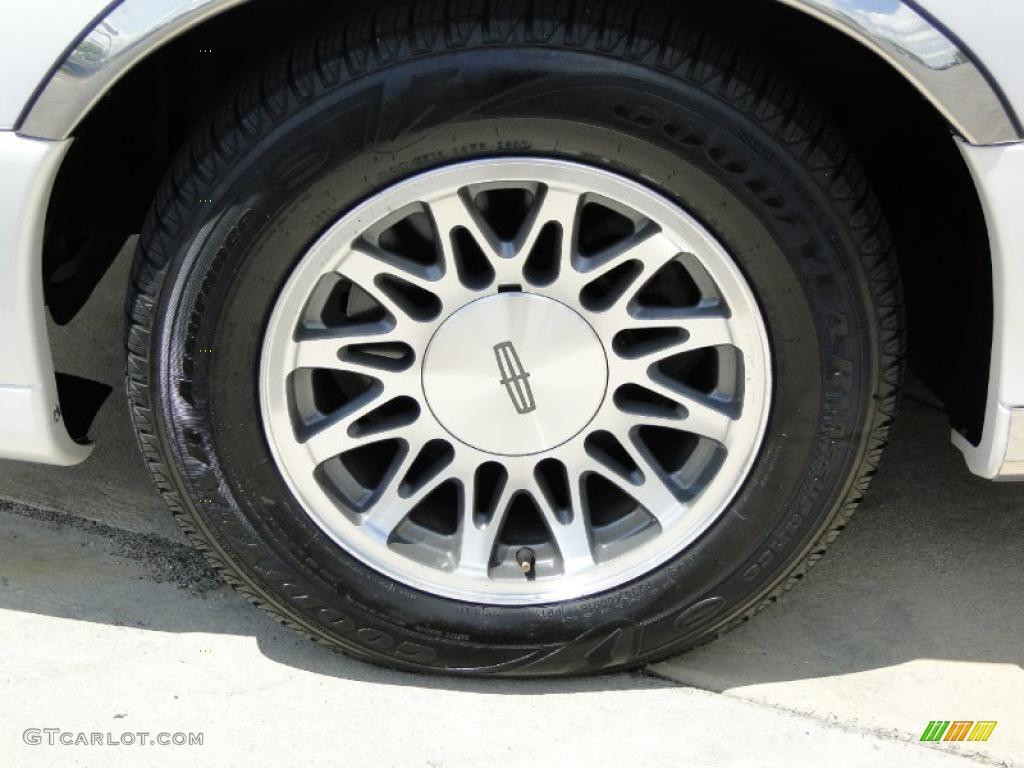 2001 Lincoln Town Car Signature Wheel Photo #48248202