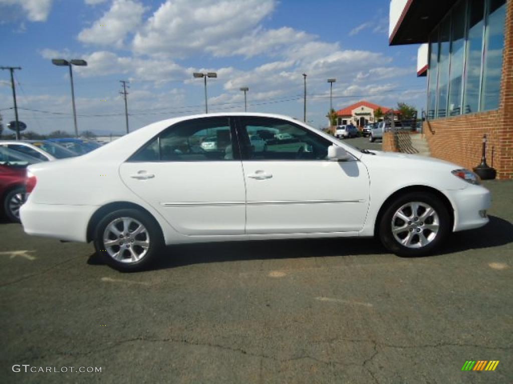 2006 Camry XLE V6 - Super White / Stone Gray photo #5