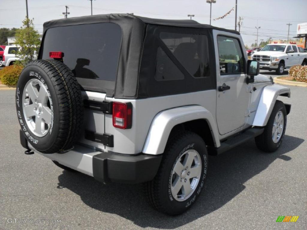 2011 Wrangler Sahara 4x4 - Bright Silver Metallic / Black photo #4