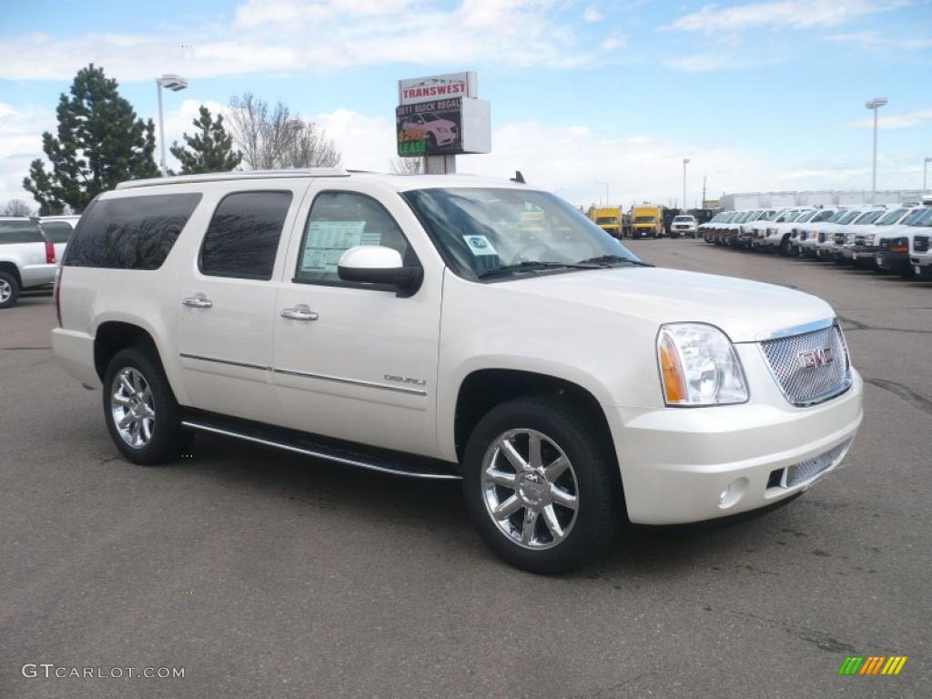 White Diamond Tintcoat GMC Yukon