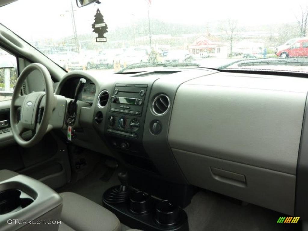 2004 F150 XLT SuperCab 4x4 - Bright Red / Black/Medium Flint photo #17