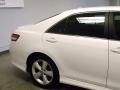 Super White - Camry SE Photo No. 4