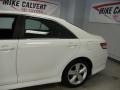 Super White - Camry SE Photo No. 7