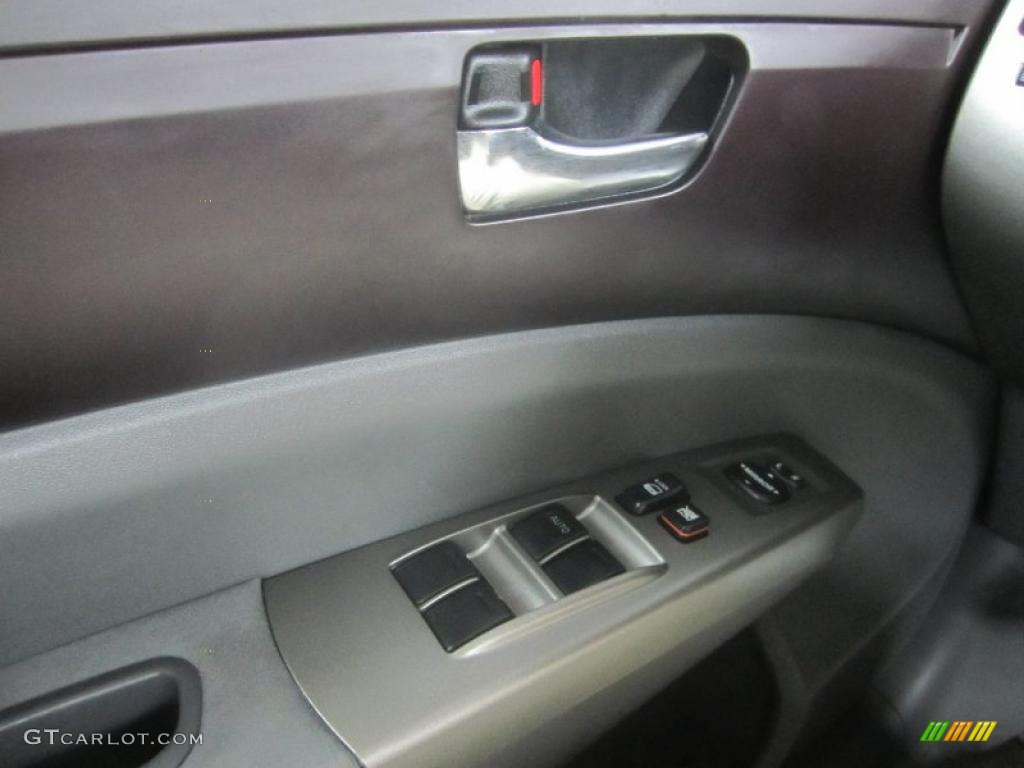 2005 Prius Hybrid - Super White / Gray/Burgundy photo #23