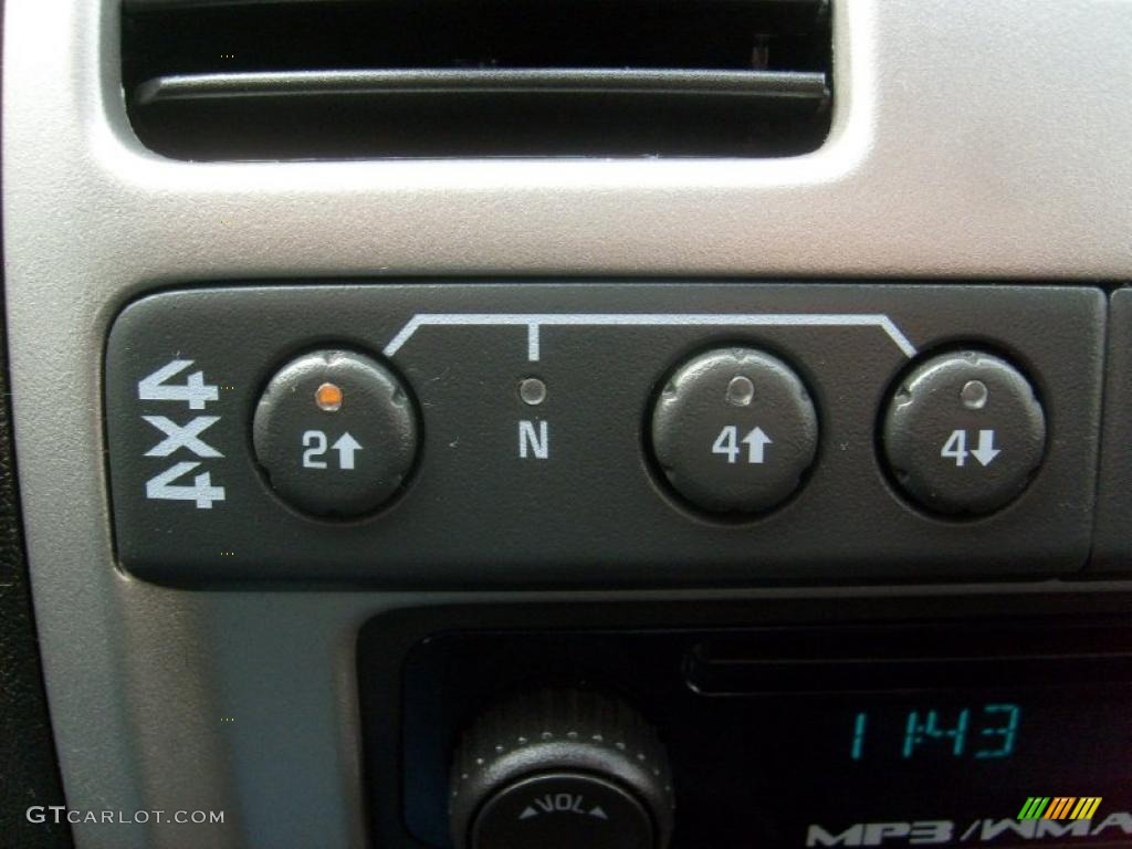 2008 Chevrolet Colorado LT Crew Cab 4x4 Controls Photo #48264684