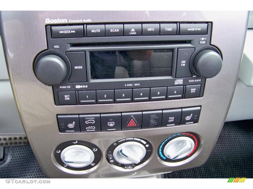 2006 Chrysler PT Cruiser GT Convertible Controls Photo #48272386