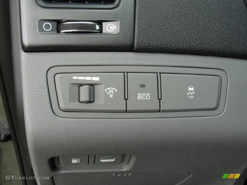 2011 Hyundai Sonata SE Controls Photo #48277732
