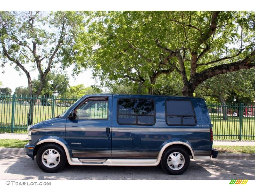 2002 Safari SLE Passenger Conversion - Cadet Blue Metallic / Neutral photo #3