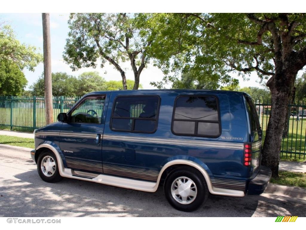 2002 Safari SLE Passenger Conversion - Cadet Blue Metallic / Neutral photo #5