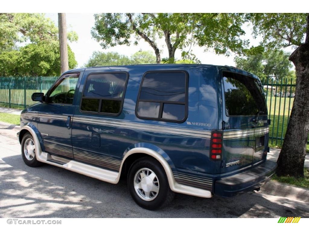 2002 Safari SLE Passenger Conversion - Cadet Blue Metallic / Neutral photo #6