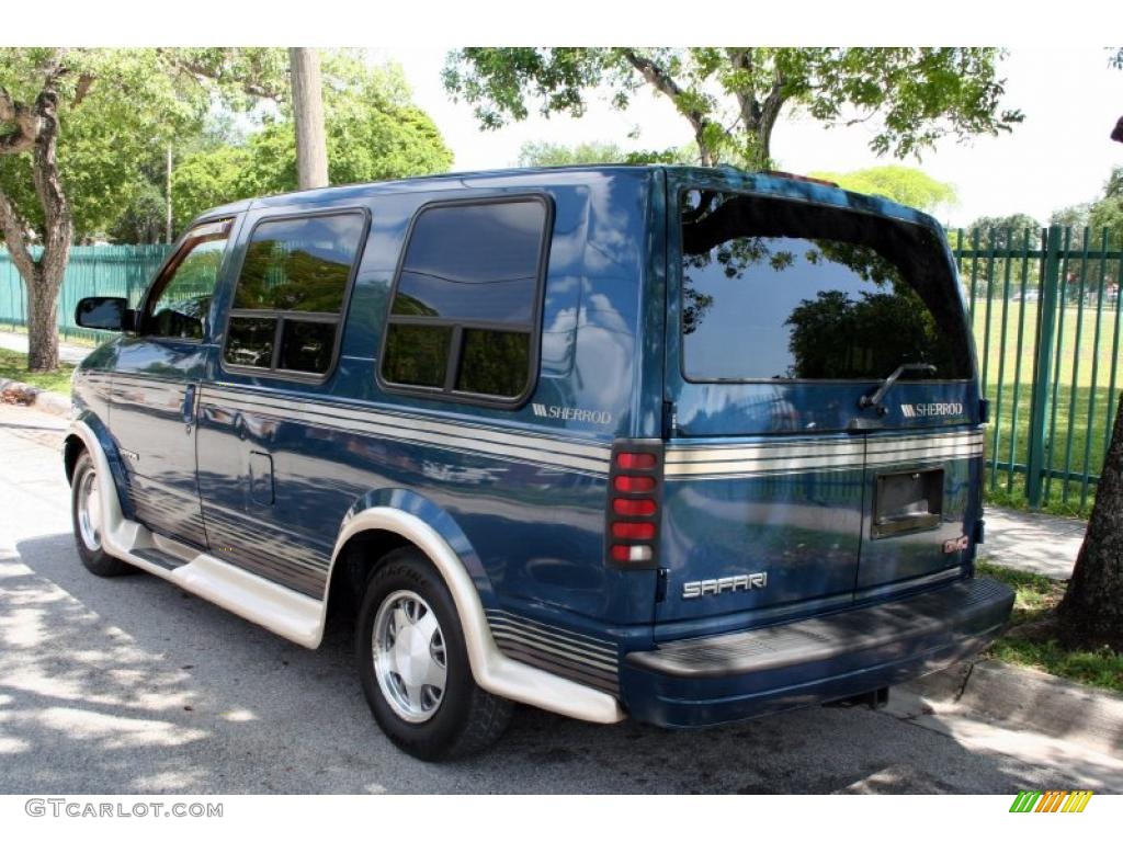 2002 Safari SLE Passenger Conversion - Cadet Blue Metallic / Neutral photo #7