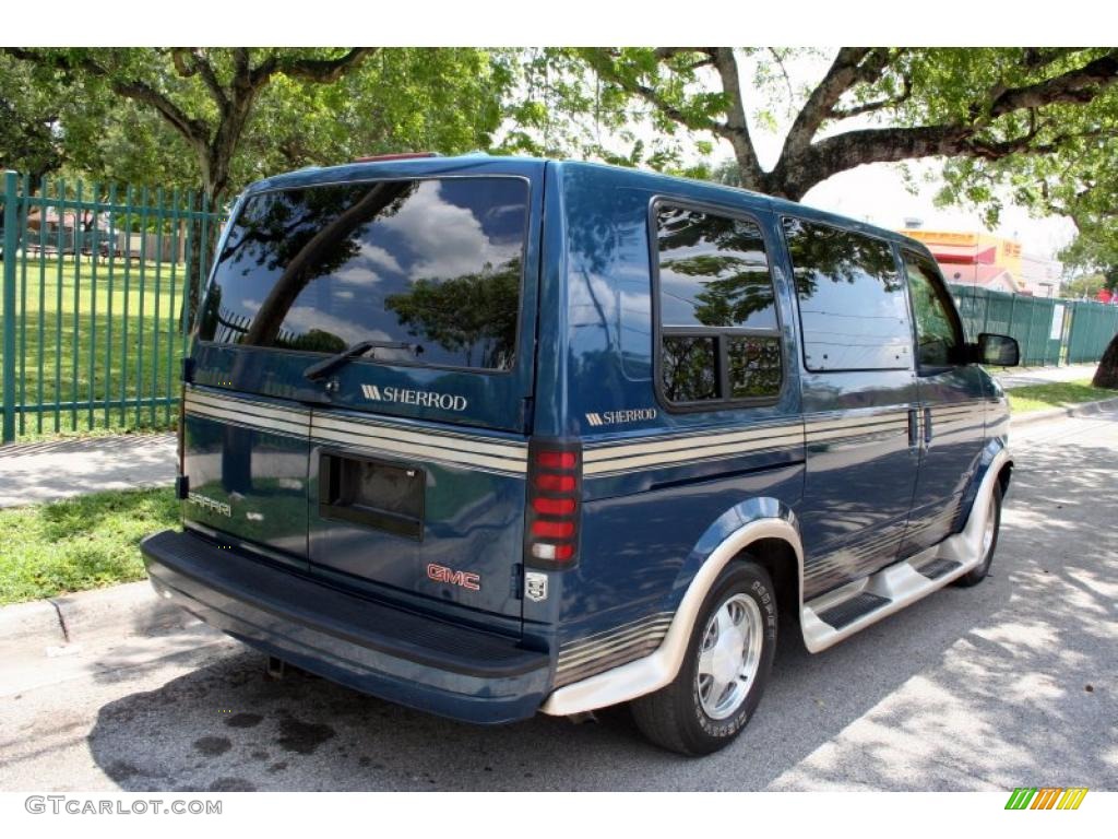 2002 GMC Safari SLE Passenger Conversion Exterior Photos