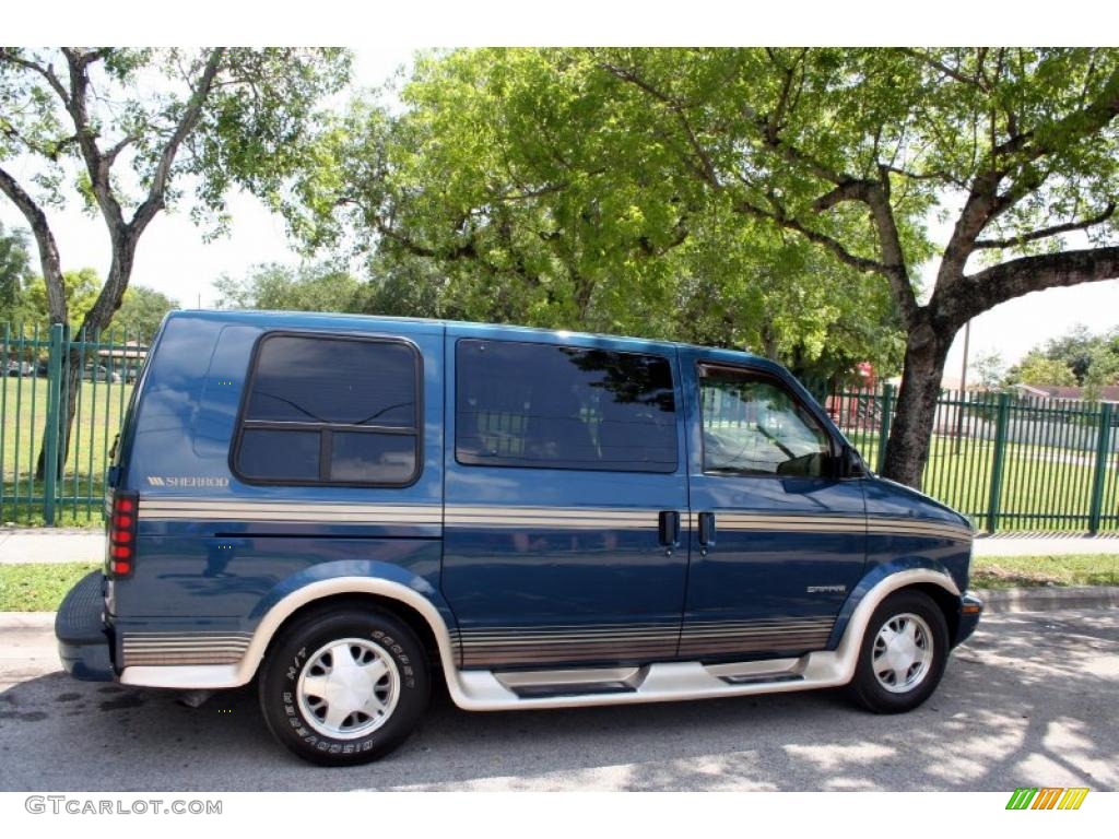 2002 Safari SLE Passenger Conversion - Cadet Blue Metallic / Neutral photo #9