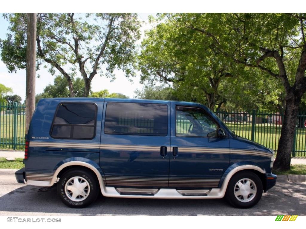 2002 Safari SLE Passenger Conversion - Cadet Blue Metallic / Neutral photo #10