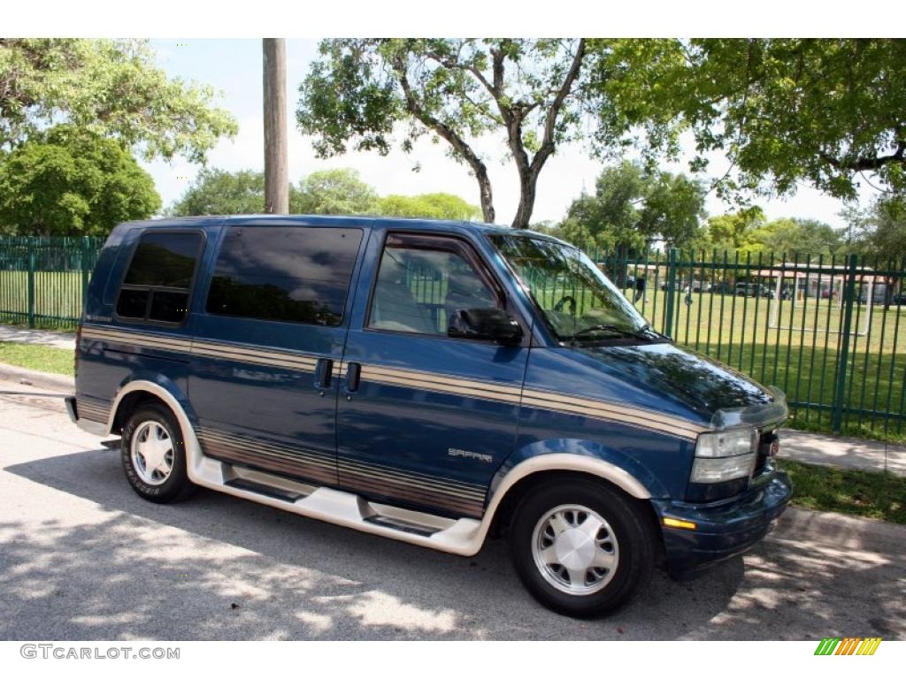 2002 Safari SLE Passenger Conversion - Cadet Blue Metallic / Neutral photo #12