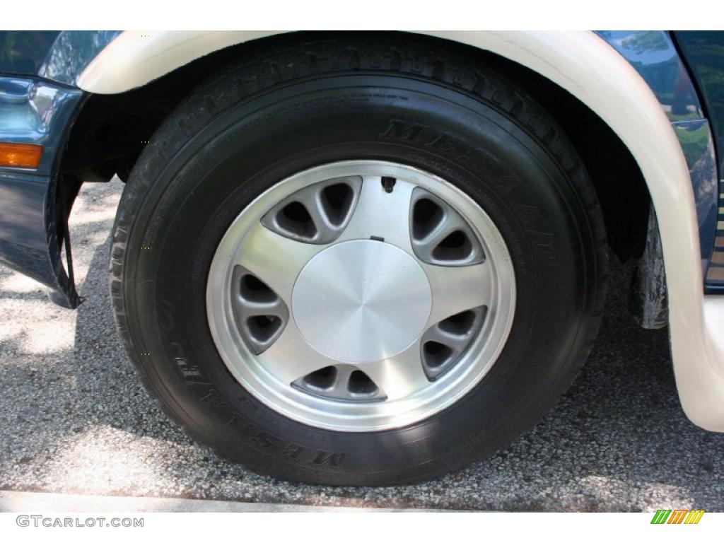 2002 GMC Safari SLE Passenger Conversion Wheel Photo #48279073