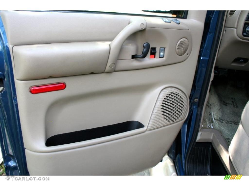 2002 Safari SLE Passenger Conversion - Cadet Blue Metallic / Neutral photo #29