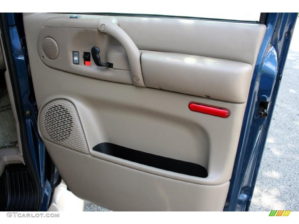 2002 Safari SLE Passenger Conversion - Cadet Blue Metallic / Neutral photo #30