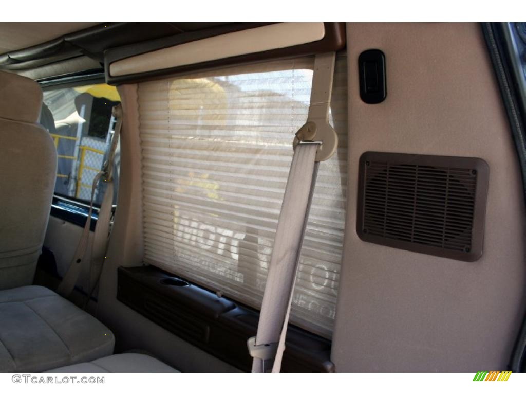 2002 Safari SLE Passenger Conversion - Cadet Blue Metallic / Neutral photo #52