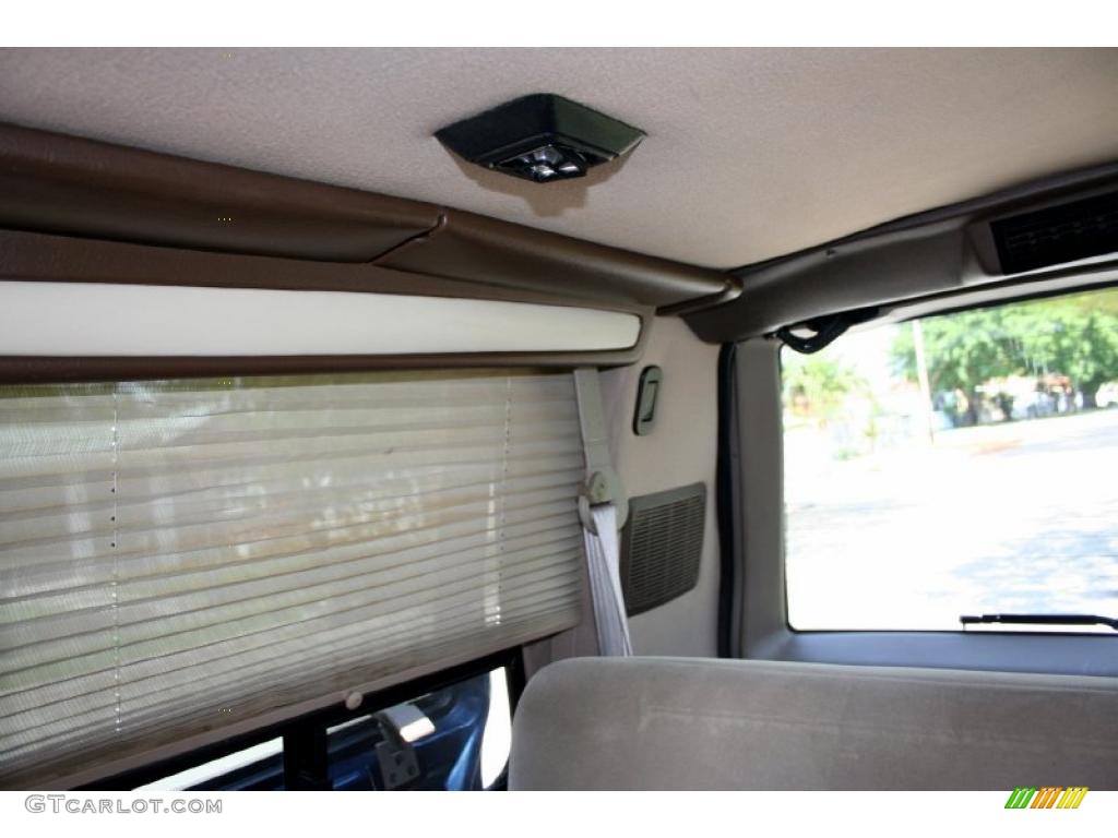 2002 Safari SLE Passenger Conversion - Cadet Blue Metallic / Neutral photo #53