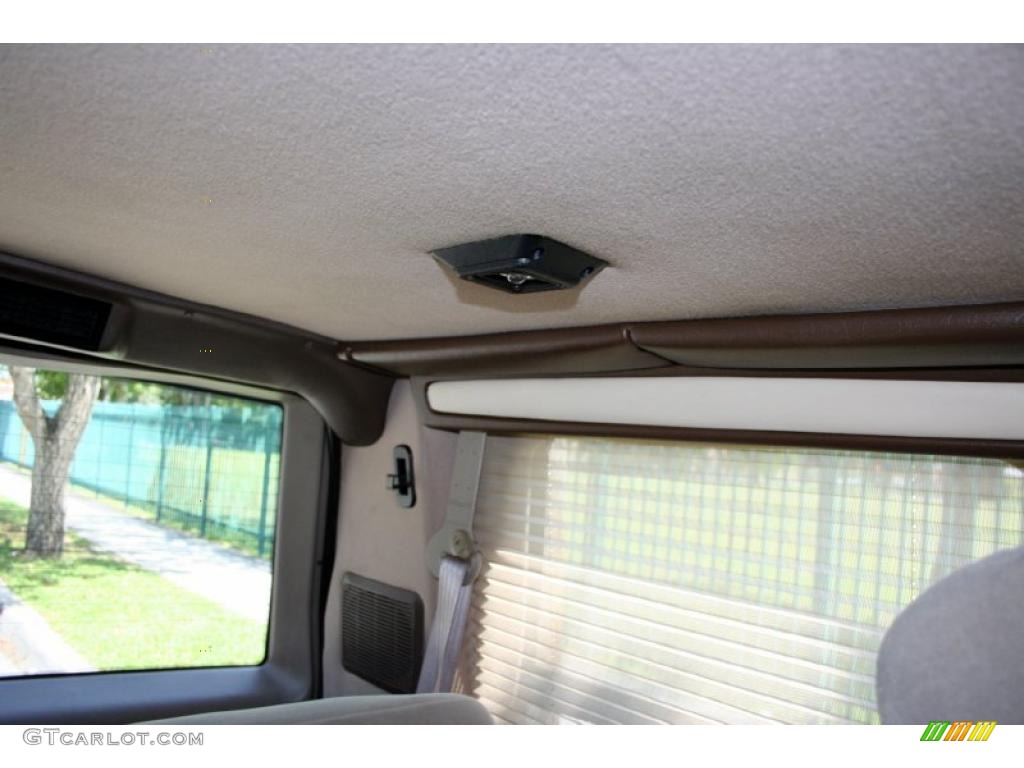 2002 Safari SLE Passenger Conversion - Cadet Blue Metallic / Neutral photo #54